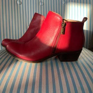 Lucky brand booties Basel red 8.5M/39